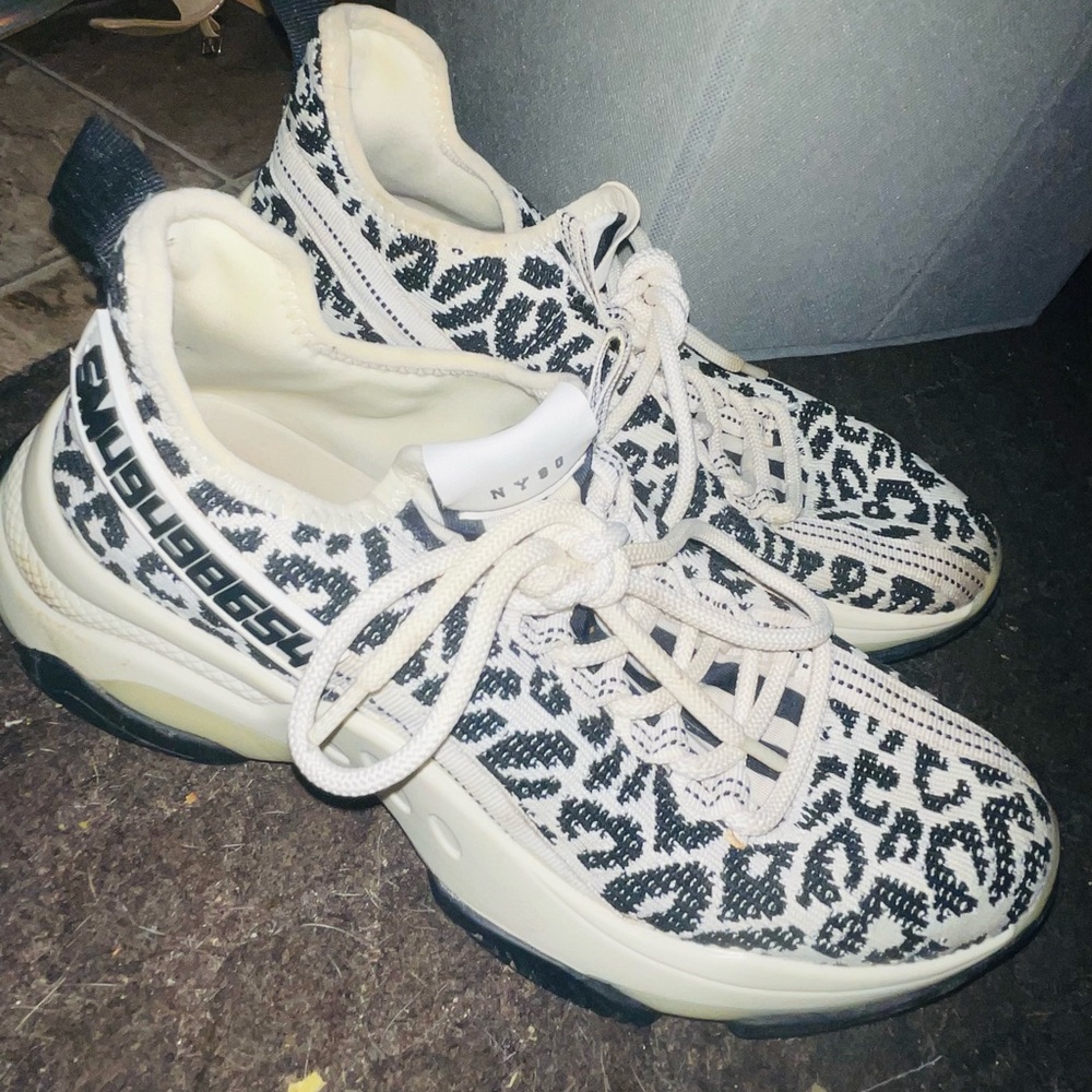 Steve Madden tennis shoes maxima